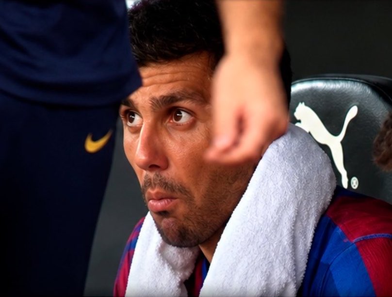 jc_sampaio's tweet photo. Rodri ha quedado como un mierda, pero viene de una liga brutalmente equitativa y solidaria con todos los equipos.

Aquí se impulsa un sistema duopolístico que asfixia al resto.

Juega en un equipo que debería estar descendido a 2ª RFEF, y le perdonaron penalti y roja.

Hipócrita. https://t.co/Czp3ebSlXB