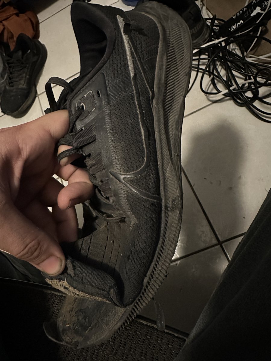 GabakUSA's tweet photo. @TrendSpider nike is trash dont you see it? this tennis shoes fell apart in 1 year of usage https://t.co/8ZlJARUWBv