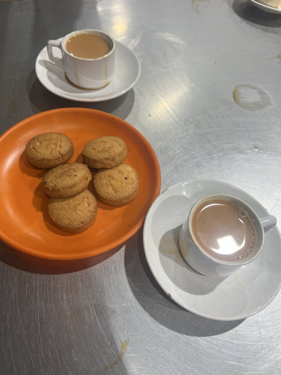 Rahul0711_'s tweet photo. @pranavpradhi1 Irani chai &amp; osmania Biscuit ✌️ https://t.co/ggWXvqmr24