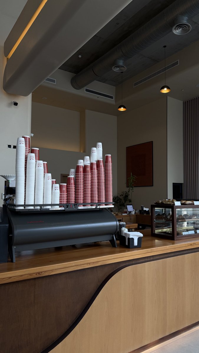 endlessvo's tweet photo. ☕️🤎 https://t.co/izRitATeRM