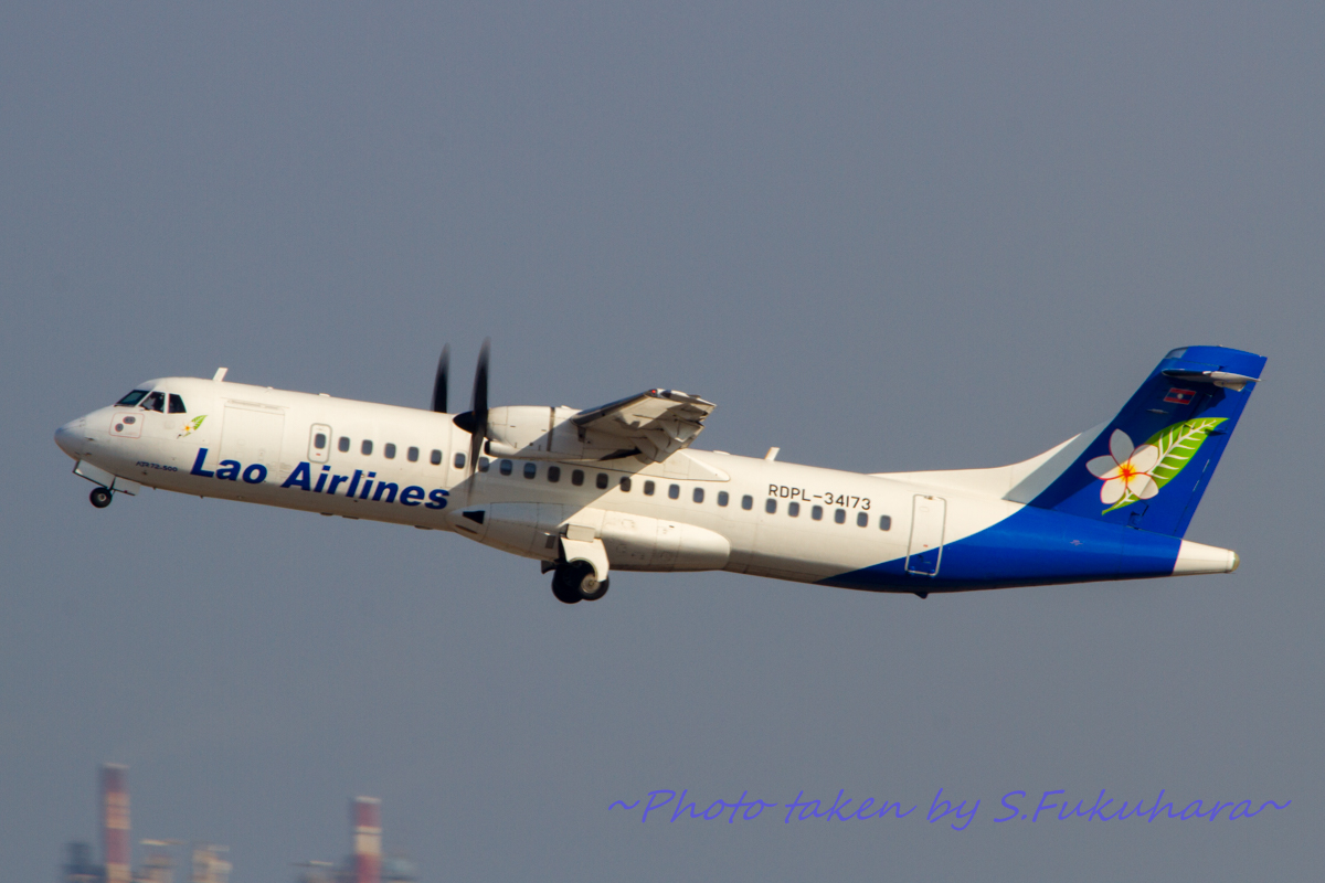 Tga380800's tweet photo. Airline:Lao Airlines
Aircraft:ATR72-500
Locations:BKK
Date:31/12/2014
Remarks:

#LaoAirlines #ラオス国営航空 #QV
#AvionsdeTransportRégional #ATR #ATR72 #ATR72500
#BKK #SuvarnabhumiInternationalAirport #スワンナプーム国際空港 #VTBS
#飛行機好きな人と繋がりたい #飛行機好きな人 #飛行機写真