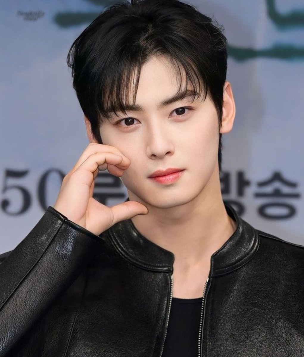 hallyuforums's tweet photo. #MunKaYoung to reunite with #ChaEunWoo in tvN's upcoming drama 'Seorabeol Knife'.

Synopsis : Seorabeol Knife' is a limited-edition gourmet romance between an Italian chef known as the "Temptation of the Mediterranean" and a princess destined to become the sun of Seorabeol. This is a survival story of "True Gourmet" in which the CEO and head chef of the Michelin 1-star restaurant Orot time-slips following a 1,000-year prophecy contained in a gold-plated honey chest, meets a princess - the only true royal bone of Silla and a discerning gourmet who craves the finest flavors in the world - and must prove the true mastery of taste.

Moon Ga-young will play the role of Princess Deokyeong. She is a Seonggol of pure royal blood who dreams of becoming Silla's first queen. She is deeply religious and curious, possessing not only a sense of fragrance and an aesthetic appreciation for food but also the best eye in Silla for calligraphy and painting.

#HallyuForums #Hallyu #KDrama