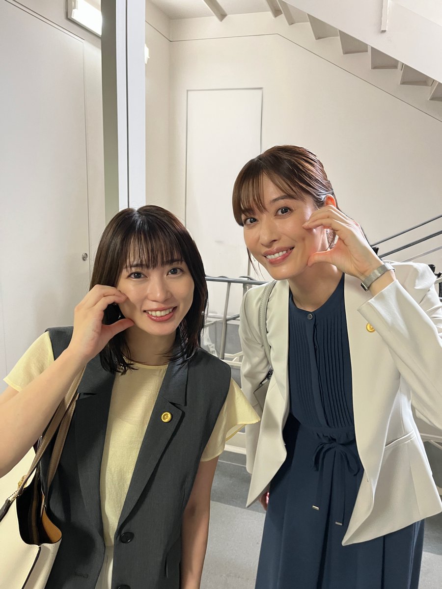 blacktrick_fuji's tweet photo. 第8話での弁護士コンビをパシャリ📸
かわいいポーズを披露してくれました🫶

月𝟗ドラマ #ブラックトリック
#志田未来 #月城かなと https://t.co/8yL9vFLCFt