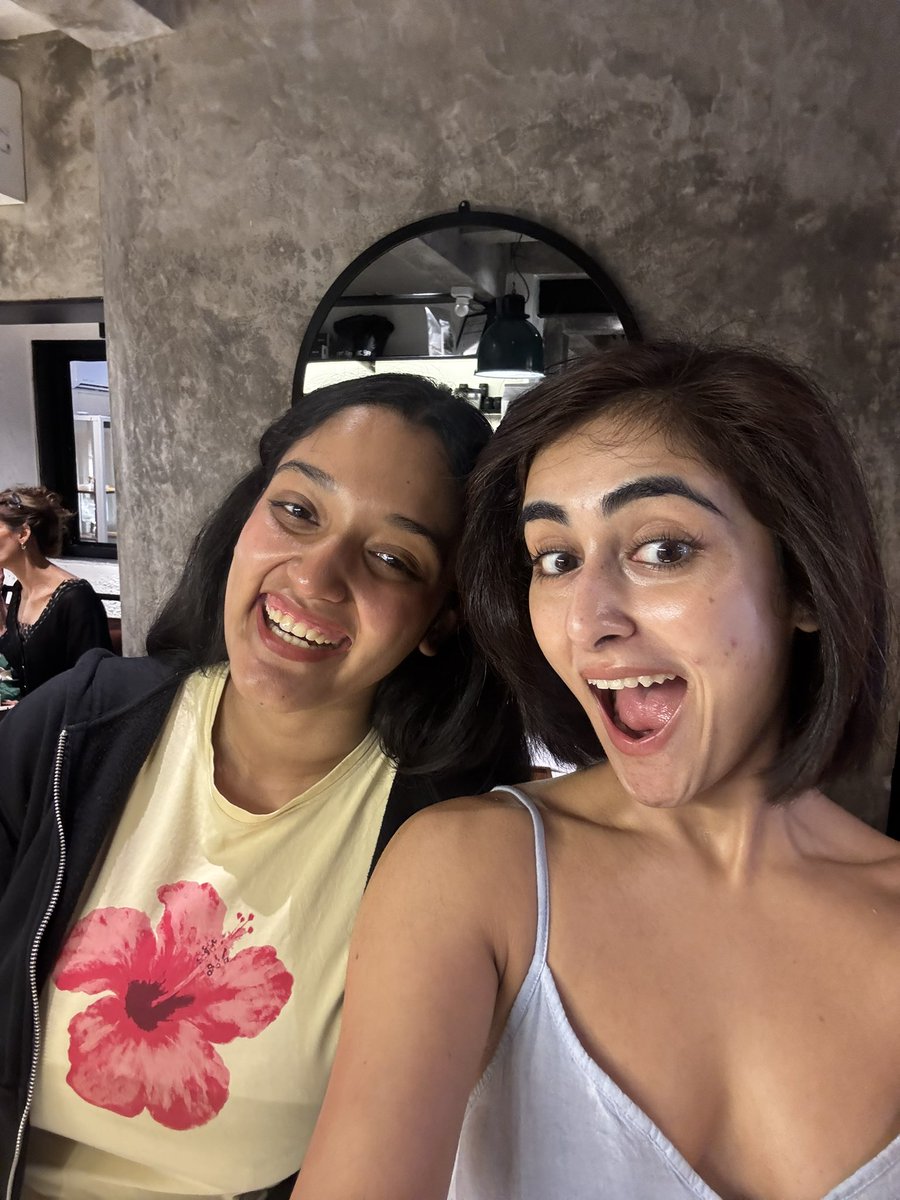tanishkabhonsle's tweet photo. got her to check out what we’re building at @linqworksco and she immediately wanted one. But with the backend still being sorted, she gave me her number instead. 🫠 https://t.co/0e8ygLlH5s