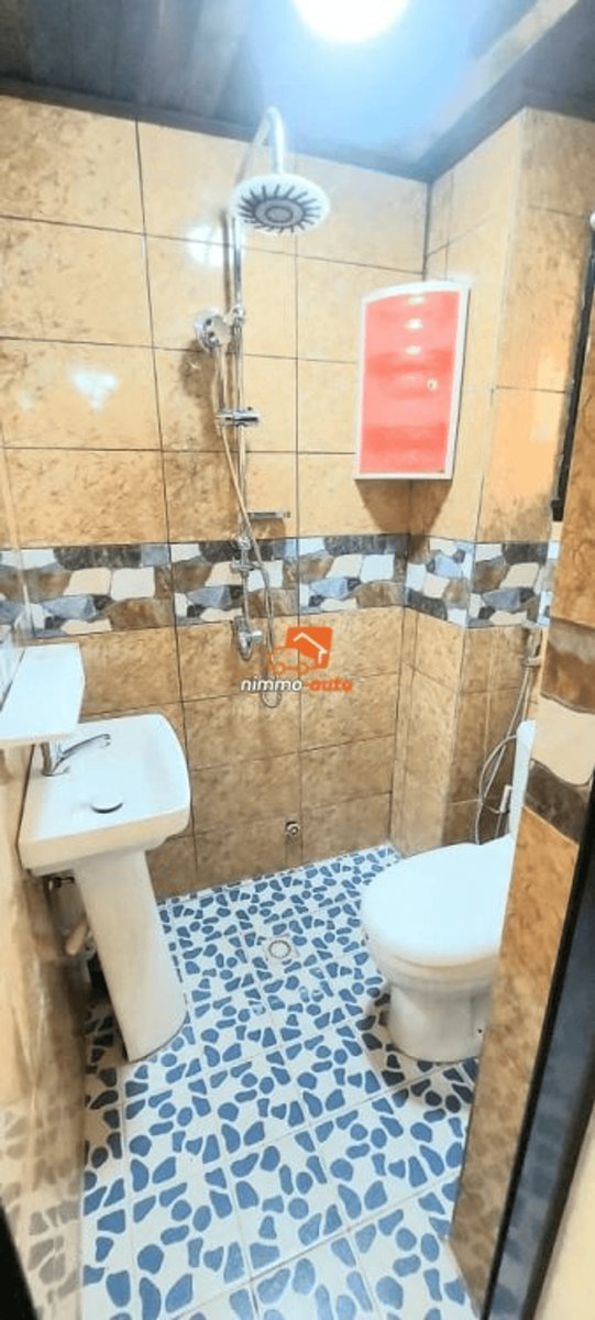 NimmoAuto's tweet photo. Découvrez notre charmante chambre meublée à louer à Ange Raphaël, Douala, pour seulement 15000 FCFA. Spacieuse et entièrement équipée (TV, Wi-Fi, frigo privé), elle offre un cadre sécurisé avec ménage régulier et gardiennage 24h/24. Idéalement située à deux pas des com… https://t.co/DrFmLpcOd6
