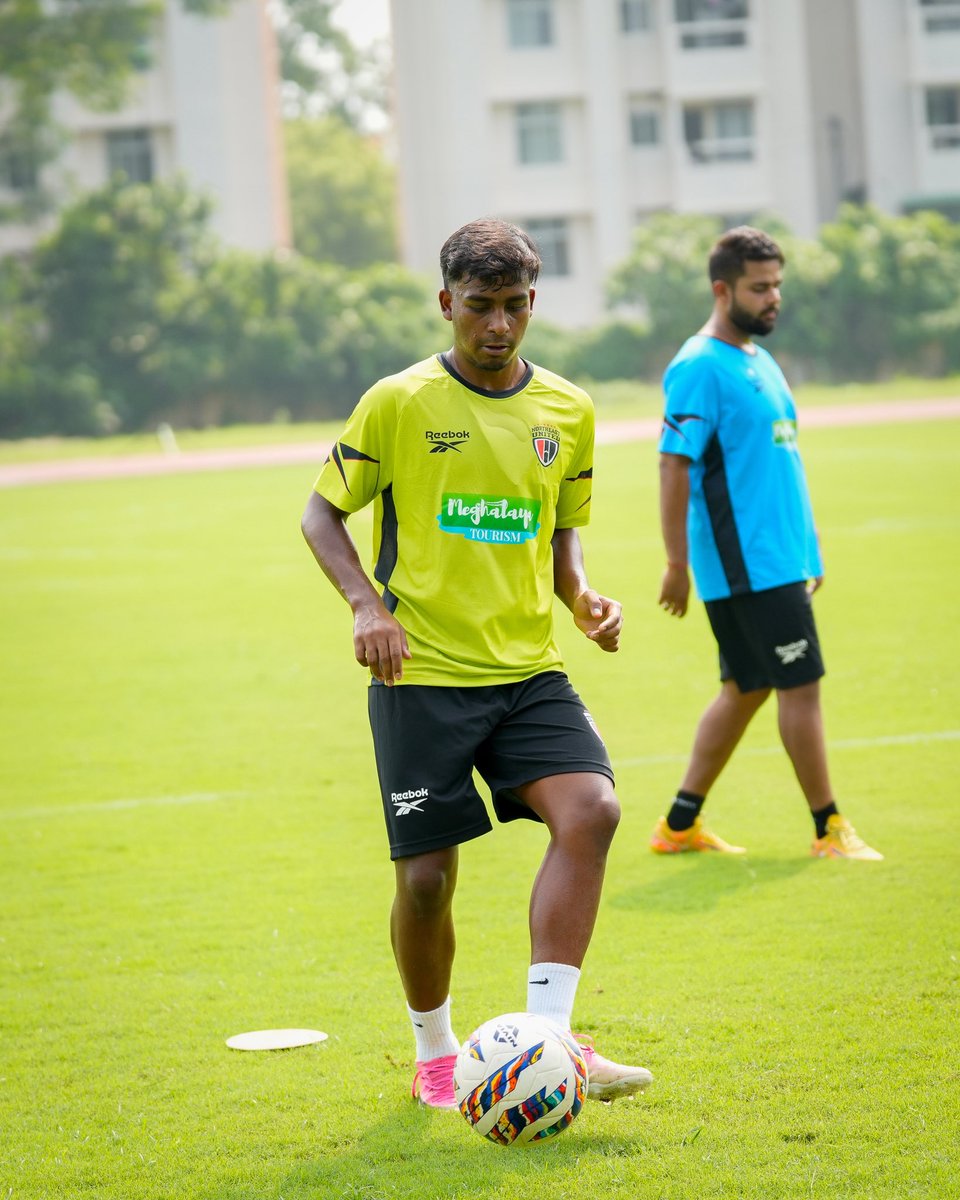 NEUtdFC's tweet photo. First session in new colours 🤩
Nikhil Barla gets to work with the Highlanders 🐺

#StrongerAsOne #8States1United https://t.co/yLCsGjSa4w