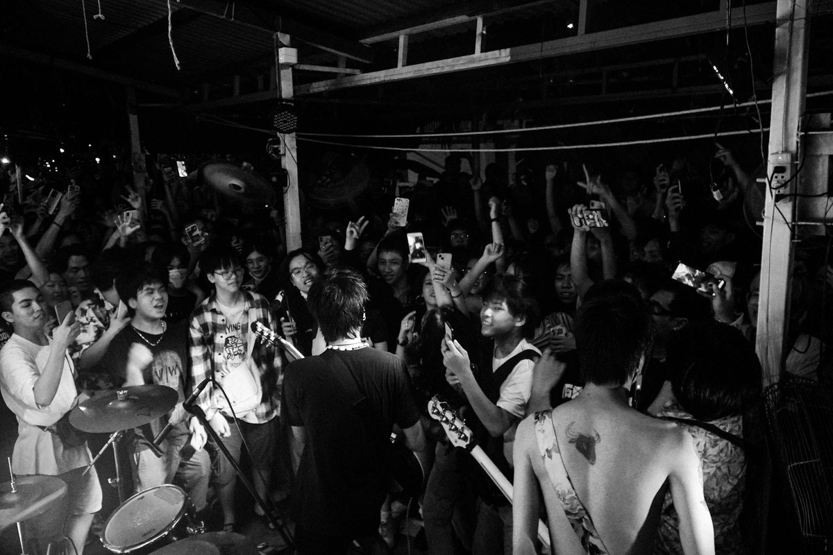 HeadlineHarbor's tweet photo. 📢 He Yong, Chinese Punk Pioneer, Dies at 57: Legacy Remembered

👉 Read full story:
https://t.co/0PX2D5dTBV

#HeYong #Chinesepunkrock #Chinesemusic https://t.co/G3lWQde7VP
