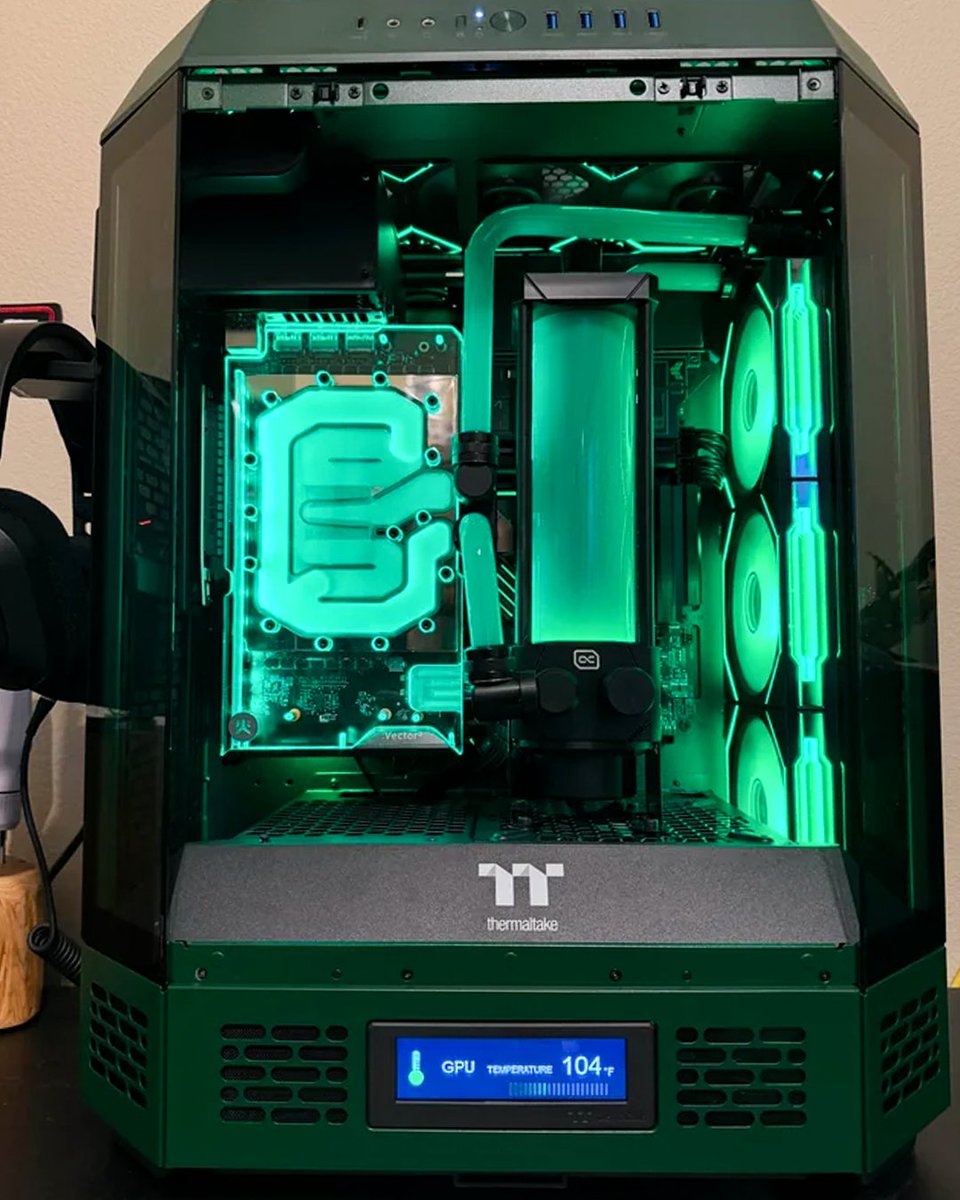 ThermaltakeAU's tweet photo. Thereβs just something about a custom loop π§π
Racing Green Tower 600 build by ItsPaPPy.
#Thermaltake #CustomLoop #PCBuild https://t.co/Msjvs2mHYY