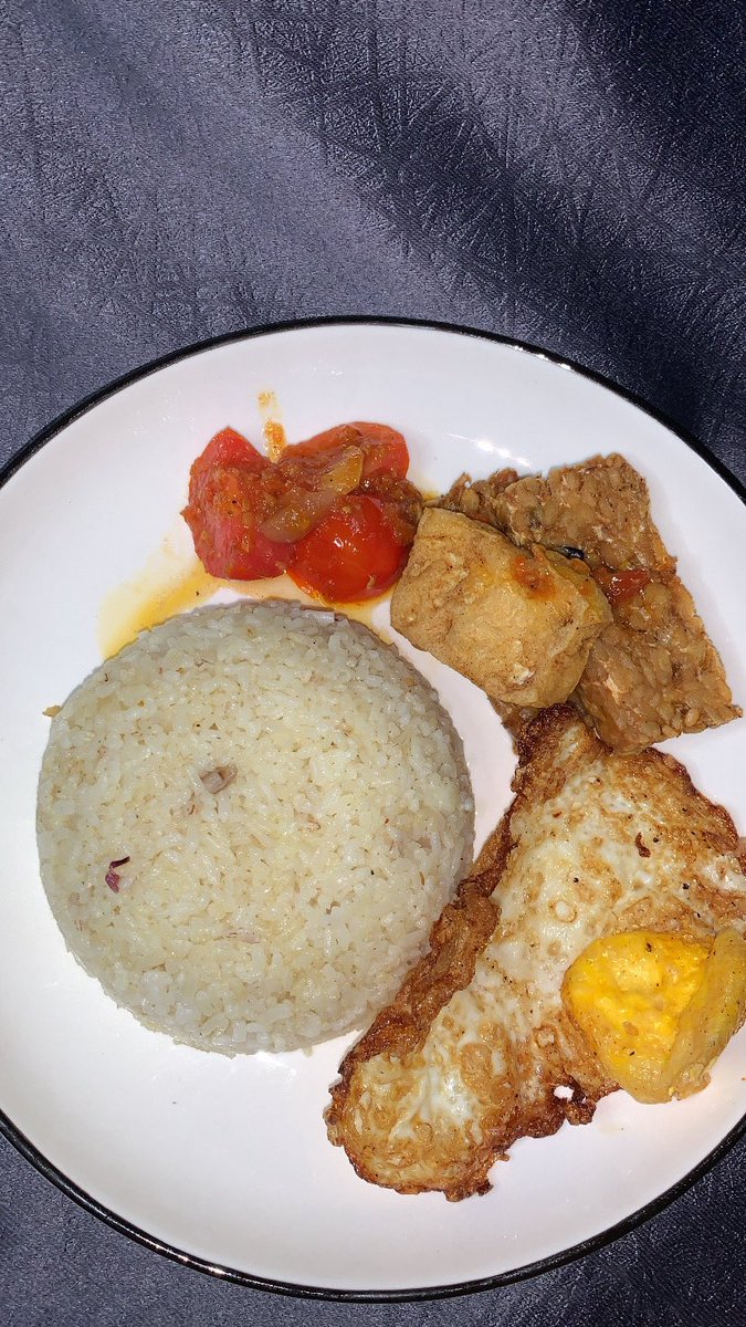 RabataraRa's tweet photo. Menu today : 

Nasi goreng Orang Haven’t 🙏🏻 https://t.co/z1c1H3ppeM