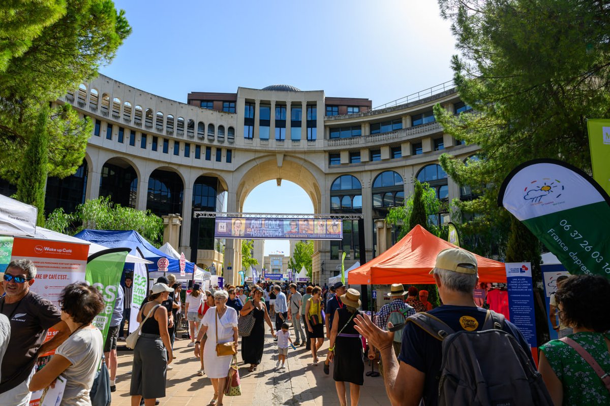 MDelafosse's tweet photo. Vive la fraternité à Montpellier ! ✨

Merci aux 1200 associations qui la font vivre et étaient présentes ce dimanche à l'Antigone des associations, rituel du mois de septembre pour les Montpelliéraines et les Montpelliérains.

À travers cet événement, nous voyons toute l'actualité d'une loi : la loi de 1901, qui a 125 ans, grande conquête de la Troisième République, où justement on favorise l'essor de la vie associative.

C'est une grande fierté de voir tous ces bénévoles que nous rencontrons tout au long de l'année dans les clubs de sport, les associations de mémoire, les associations de relations internationales, les associations de solidarité, les associations qui font vivre la culture. Toutes ces associations qui contribuent à renforcer le lien social, à démontrer que quand nous sommes ensemble, nous sommes plus fraternels.

Le monde associatif est la vitalité démocratique de notre pays. A l’heure où l’extrême droite impose la fermeture de certaines associations, nous devons rester les fervents défenseurs de ses engagements républicains et solidaires. 

Merci aux milliers de bénévoles qui s'engagent pour construire une ville toujours plus fraternelle ainsi que tous les agents des services publics qui permettent l’organisation de ces événements et qui garantissent leurs bons déroulements. 🤝