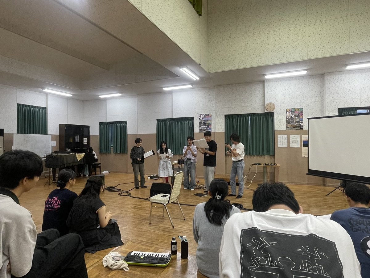 citchorusgroup's tweet photo. 合宿2日目は、少人数グループに分かれて発表を行っています。
普段とは違う、周りの声に頼れない環境で歌うことで、新たな成長を目指します！

#合唱　#合宿　#丸富荘　#千葉工大 https://t.co/AYqD3MtQ0a