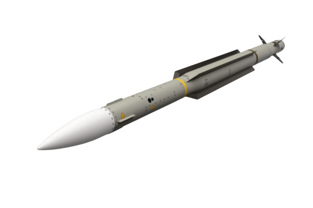 forummilitairef's tweet photo. 🚀🇵🇱 𝗟𝗲 𝗽𝗹𝘂𝘀 𝗴𝗿𝗮𝗻𝗱 𝗽𝗿𝗼𝗱𝘂𝗰𝘁𝗲𝘂𝗿 𝗱𝗲 𝗺𝗶𝘀𝘀𝗶𝗹𝗲𝘀 𝗱'𝗘𝘂𝗿𝗼𝗽𝗲 𝗼𝘂𝘃𝗿𝗲 𝘀𝗮 𝗽𝗿𝗲𝗺𝗶𝗲̀𝗿𝗲 𝘂𝘀𝗶𝗻𝗲 𝗲𝗻 𝗣𝗼𝗹𝗼𝗴𝗻𝗲 𝗾𝘂𝗶 𝘀𝗲𝗿𝗮 𝗱𝗲́𝗱𝗶𝗲́𝗲 𝗮̀ 𝗹𝗮 𝗿𝗲́𝗽𝗮𝗿𝗮𝘁𝗶𝗼𝗻 𝗱𝗲𝘀 𝗯𝗮𝘁𝘁𝗲𝗿𝗶𝗲𝘀 𝗮𝗻𝘁𝗶𝗮𝗲́𝗿𝗶𝗲𝗻𝗻𝗲𝘀 𝗱𝘂 𝗽𝗿𝗼𝗴𝗿𝗮𝗺𝗺𝗲 𝗣𝗜𝗟𝗜𝗖𝗔+

MBDA ne se contente plus de vendre ses missiles à la Pologne : le géant européen s’installe désormais directement sur son territoire.

À Czosnów, près de Varsovie, MBDA vient d’inaugurer son premier site industriel polonais. Sa mission sera notamment d’entretenir et réparer sur place les lanceurs du programme antiaérien PILICA+, sans devoir les renvoyer au Royaume-Uni.

Le centre pourra prendre en charge jusqu’à six batteries simultanément. Un choix particulièrement stratégique : en cas de crise, la Pologne pourra maintenir une partie de son bouclier antiaérien directement sur son territoire.

L’enjeu industriel est immense. Entre PILICA+ et NAREW, Varsovie a commandé plus de 1 000 missiles CAMM et une centaine de lanceurs, tandis que le pays consacre désormais 4,8 % de son PIB à sa défense.

Notre article complet :
👉 https://t.co/0fZj5fiCIb

#MBDA #Pologne #Défense #Missiles #OTAN