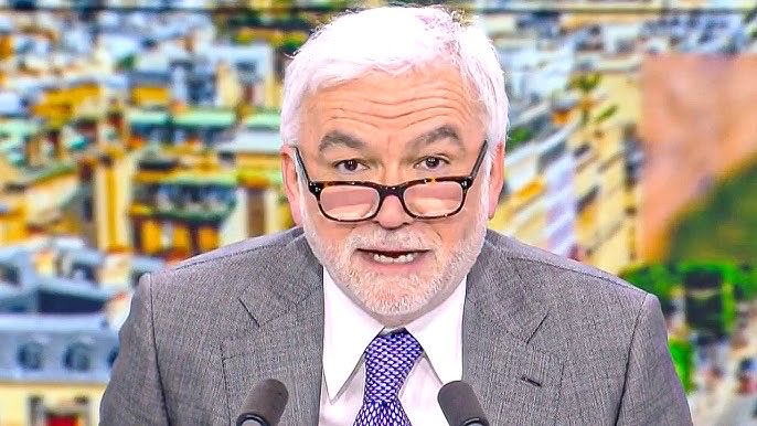 joni_askola's tweet photo. This is Pascal Praud, a dangerous French propagandist working for Vincent Bolloré, France’s pro-Russian oligarch. 

Day after day, Praud pumps lies, conspiracies, and Kremlin talking points to millions. 

He has played a huge role in paving Marine Le Pen’s path to power in 2027 https://t.co/SKVX0GhhPa