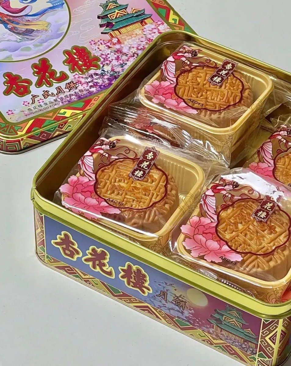 NativeJane's tweet photo. Today’s golden hour glow pairs perfectly with Mid-Autumn mooncakes and warm wishes to you u0026 yours https://t.co/3p6X8nghuX