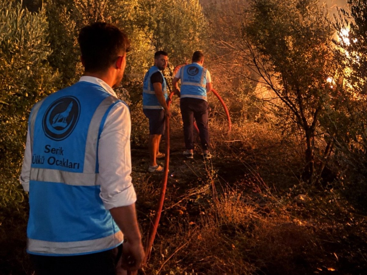 ulkucuhareketr's tweet photo. Ülkü Ocakları, Antalya ve Adana'da meydana gelen orman yangınlarına müdahale ediyor.

Ülkü Ocakları, Türk milletinin 57. Alayıdır! https://t.co/JxrosoImO2