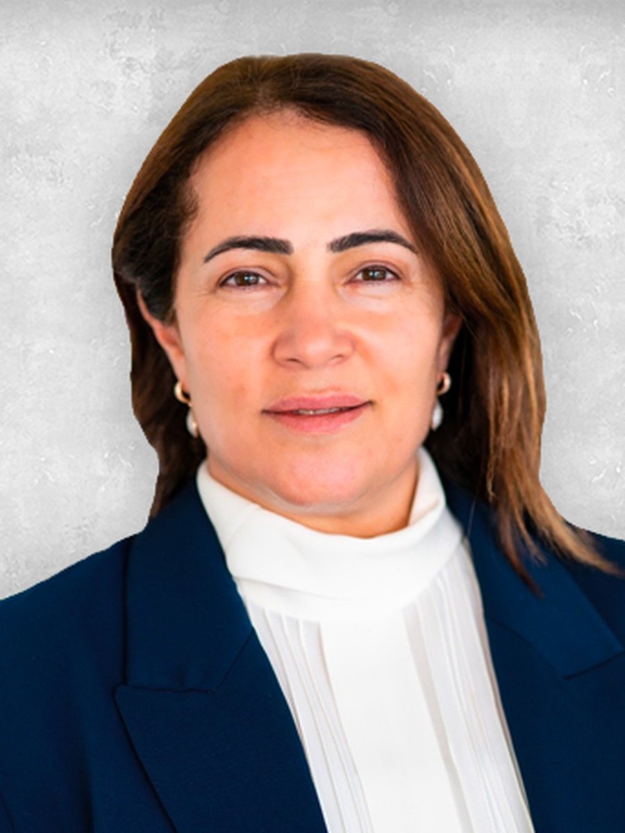 PiyasaTturkiye's tweet photo. 🔴 Aile Bakan Yardımcısı Sevim Sayım Madak:

"Hanelerin yüzde 58'inde 18 yaş altı hiç çocuk yok.

Bu tablo bize aile ve nüfus politikalarımızın neden hayati olduğunu açıkça ortaya koyuyor.

Haziran ayında paylaştığımız 'Veriden Vizyona: Üç Kuşak Bir Türkiye' araştırmamız da bunu doğruluyor. Ortalama canlı doğum sayısı birinci kuşaktan ikinci kuşağa neredeyse yarı yarıya gelmiş durumda. Buna mukabil aynı araştırmamız evlilik kurumunun bu toplumun ana omurgası olmayı sürdürdüğünü gösteriyor."