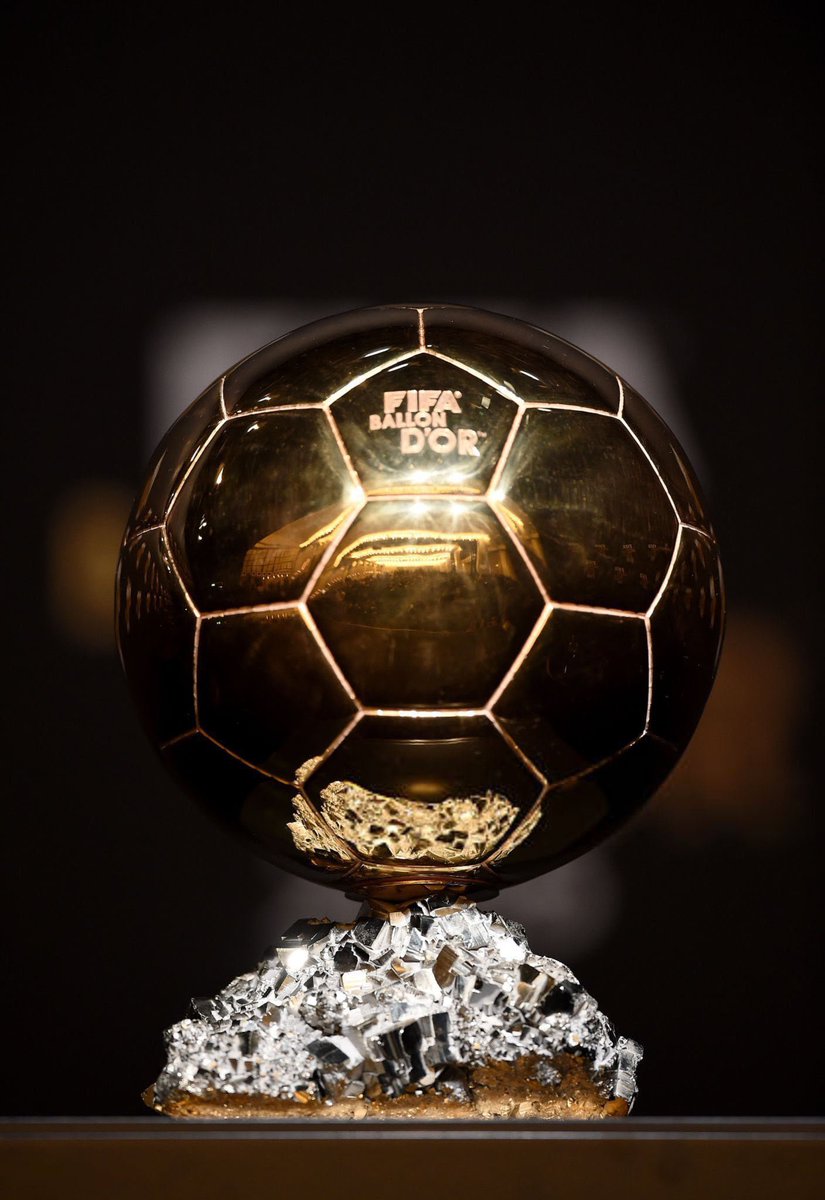 ActuFoot_'s tweet photo. 🚨🚨 WILLIAN PACHO 🇪🇨 DEVIENT LE DEUXIÈME JOUEUR ÉQUATORIEN DE L'HISTOIRE NOMMÉ PARMI LES FINALISTES DU BALLON D'OR 🌕 ! 🤩

Pour revoir un Équatorien nommé, il faut remonter à 2006, avec Édison Méndez. 🔙

Antonio Valencia ou Enner Valencia par exemple n'avaient JAMAIS été nommés. ❌