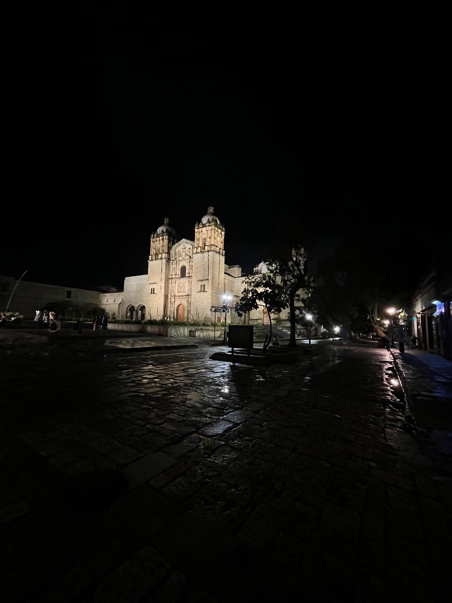 NahumRodriguezz's tweet photo. Templo de Sto. Domingo en el centro histórico de #OaxacaMexico 🇲🇽
.
.
.
#Historia #religion #BuenosDíasATodos #felizdia #mespatrio https://t.co/a6ksdXKJqG