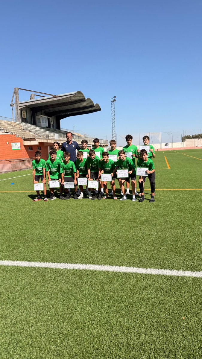 CarrionEmf's tweet photo. ¡Buenos días! La semana pasada tuvo lugar el Real Betis Camp en nuestra localidad. Queremos agradecer a la @academiadribbling del @RealBetis por elegirnos para realizar su campus , en el que todos los participantes han podido disfrutar de esta gran experiencia 💚⚽️ https://t.co/b2TNCuQZrs