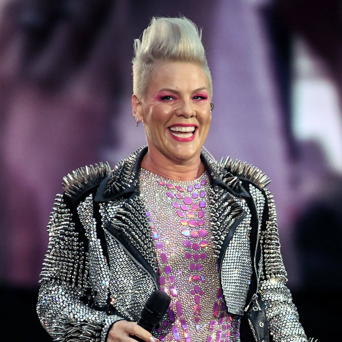 NormalIslandNws's tweet photo. Huge congratulations to Pink who has made the brave decision of destroying her music career to appease Israel 😍 https://t.co/y0sz2ljPyy