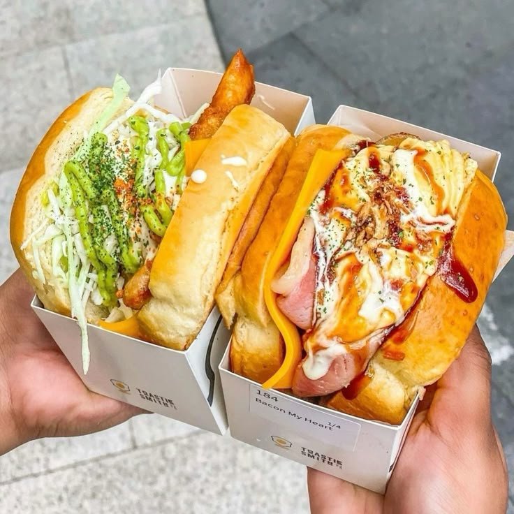 FoodMoodsX's tweet photo. two burgers with two flavors https://t.co/EGCxck933c