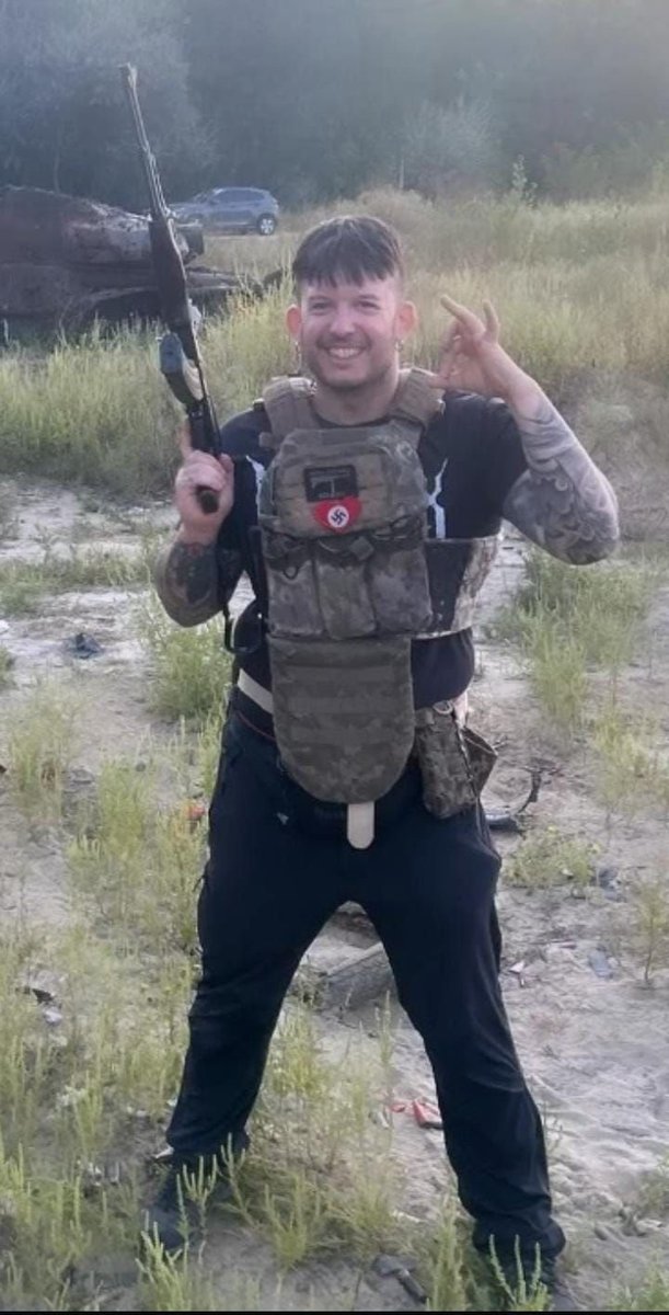 Miquel_R's tweet photo. Varios miembros y simpatizantes de la organización nazi Nucleo Nacional han estado estos días en Ucrania. Algunos han estado haciendo prácticas de tiro. https://t.co/67DetmpLZb