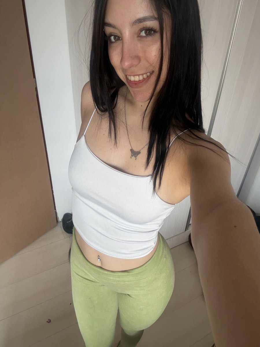 mooniedoll8's tweet photo. just a little mood today 🎀 https://t.co/utADi0yZLh