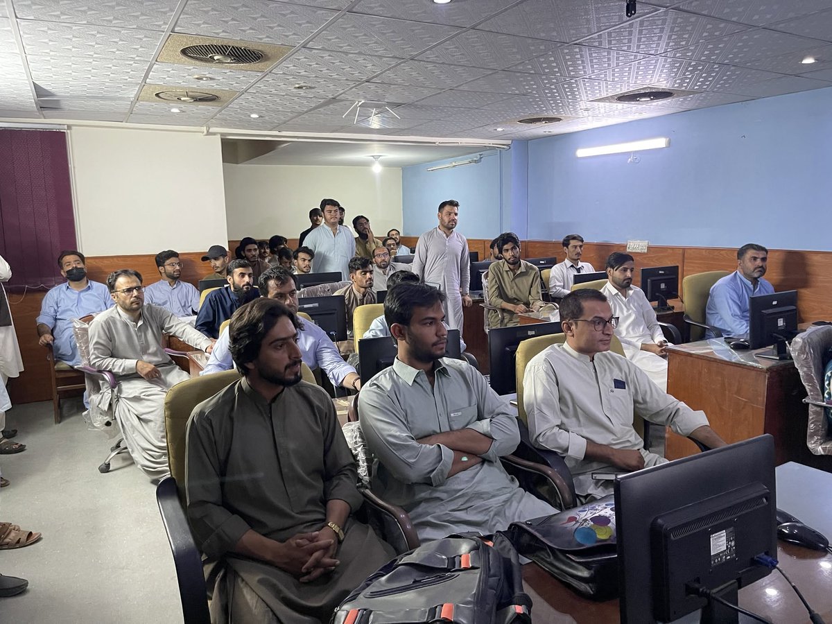 Digibizz_GOB's tweet photo. Classes have officially started at ITTI Center, Pashin Stop!

Students are gaining valuable digital skills, expanding their knowledge, and taking their first steps toward becoming successful freelancers. 
Empowering students for a brighter digital future! 

#digibizzClasses https://t.co/s0wp4JWxOS