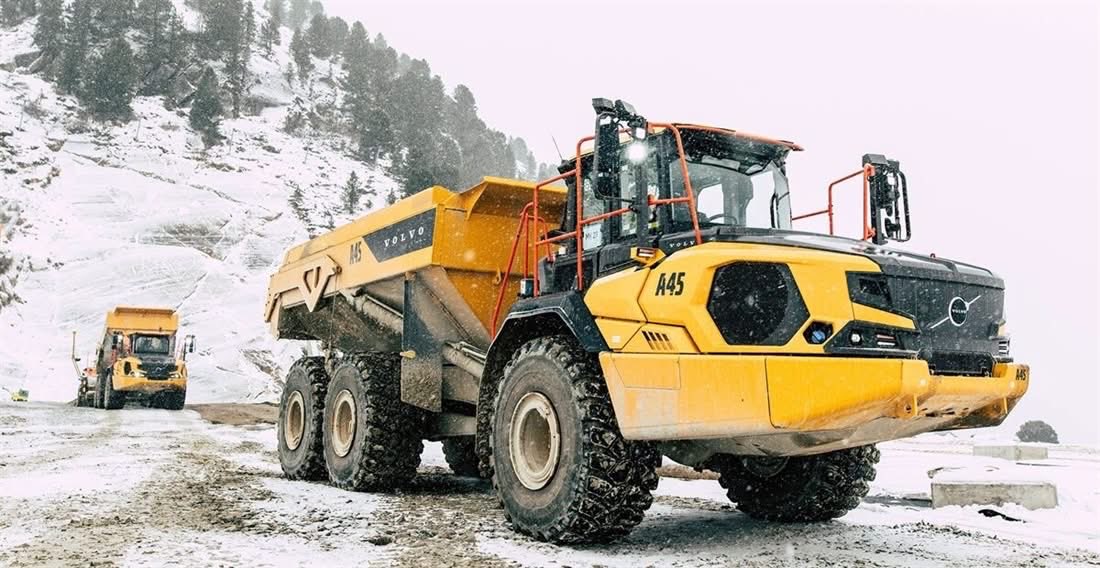 DiggerManBlog's tweet photo. Volvo Construction Equipmentโs A45's Perform in the Toughest of Conditions.
https://t.co/adir3bs1I3
#adt #diggermanblog #dumptrucks #earthmovers #heavyequipment #VolvoCE #Volvoce_emea https://t.co/lLEVlpk61n