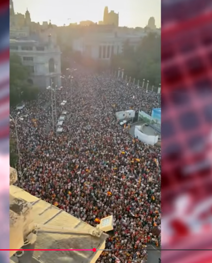 rubensdlt's tweet photo. Os voy a decir una cosa que deja meridianamente clara la catadura de este gobierno y la tropa de palmeros, de todo pelaje y condición, que sale a taparle las vergüenzas.

Según la Delegación del Gobierno en Madrid, en Cibeles se reunieron cincuenta mil personas; aquí os dejo la foto real. Pues bien, en Ceuta entraron en apenas veinticuatro horas el doble de personas procedentes de Marruecos. 

Ahora hagan un mínimo esfuerzo de honestidad con su propia conciencia y díganme si esto no es, con todas las letras, una puta invasión.