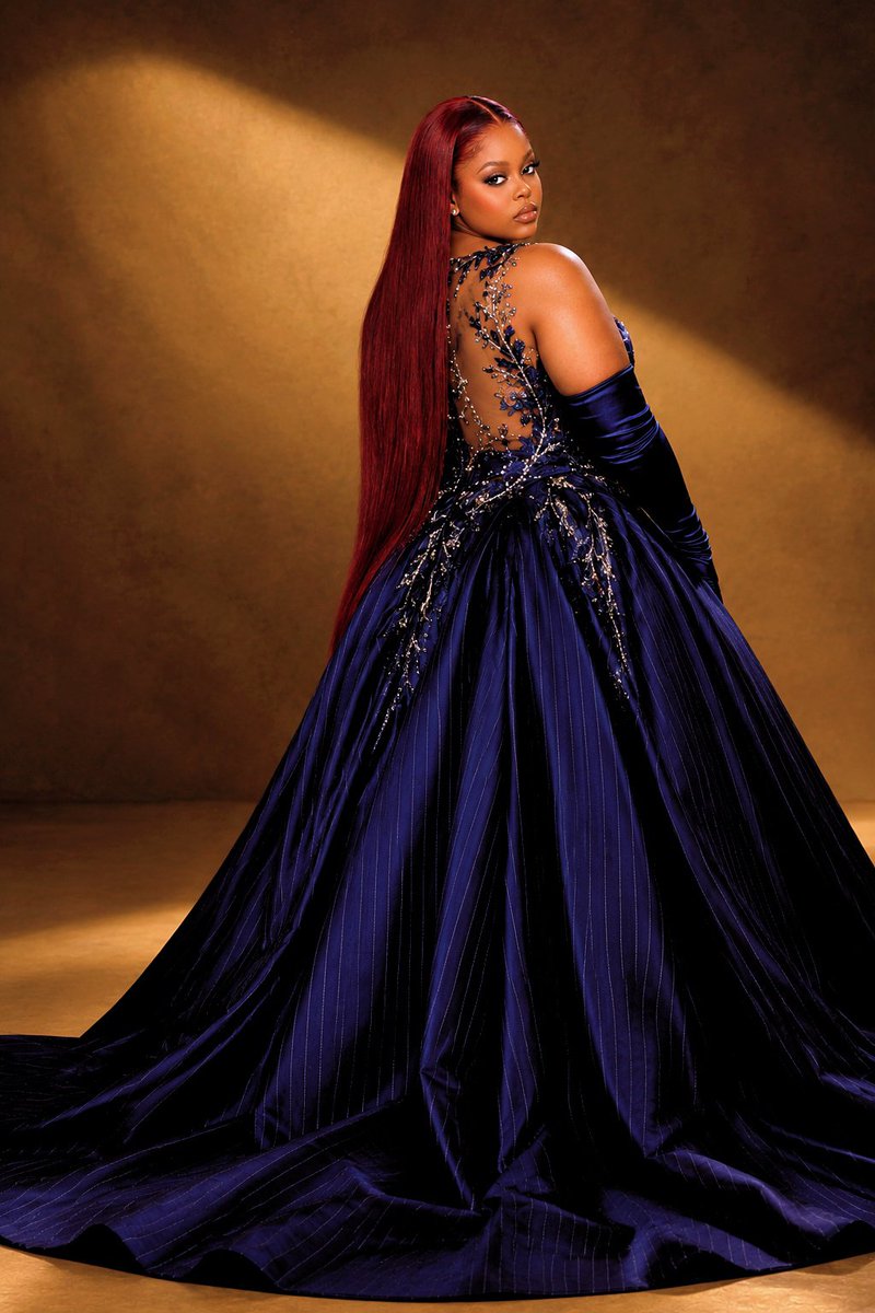 JoannaFave's tweet photo. Structured corset construction.

Full dramatic ball-gown skirt with luxurious pleats.

Cathedral-length train flowing gracefully across the studio floor.

Sophisticated and fully modest. https://t.co/s9O0Gow1gK