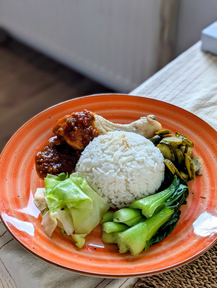 Imas_uni's tweet photo. Niat bikin ayam pop

Tapi masukin apa aja yang ada ke piring, trmsuk pickle as Acar, dan dengan sambal yang gak disaring 

Voilaaaa https://t.co/RYJiW0Y7xj