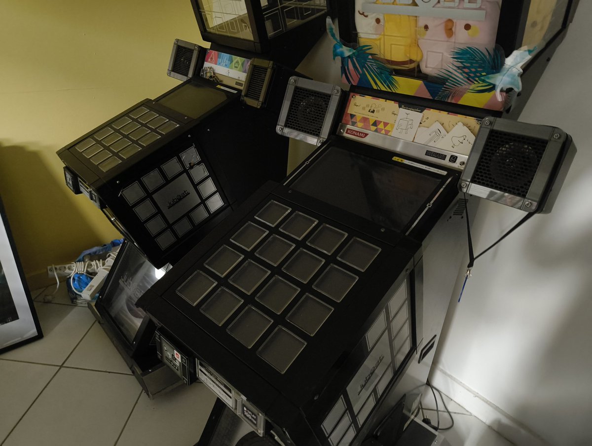 skielred's tweet photo. @shenanigansen yay!! jubeat!! my wife owns one! https://t.co/x4Werbq1BD