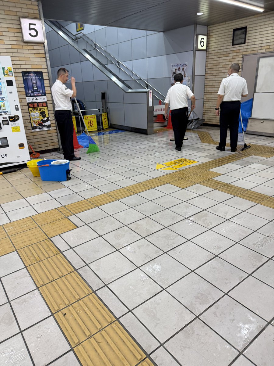 Central_Liner's tweet photo. ちなみに冠水のイメージがある高蔵寺駅は、周辺の治水工事を頑張ったおかげか、今回はラチ内コンコースが水溜まりになるレベルで済んでる https://t.co/0FgcD5hge4