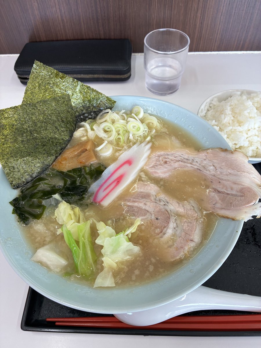 faju1102's tweet photo. 埼玉県北川辺町
ラーメンショップ
ラーメン+ライス
ラーショが食べたくなりこちらへ。
今日は抜群に美味いね😋
ゴチでした。 https://t.co/zzH7MkysW8