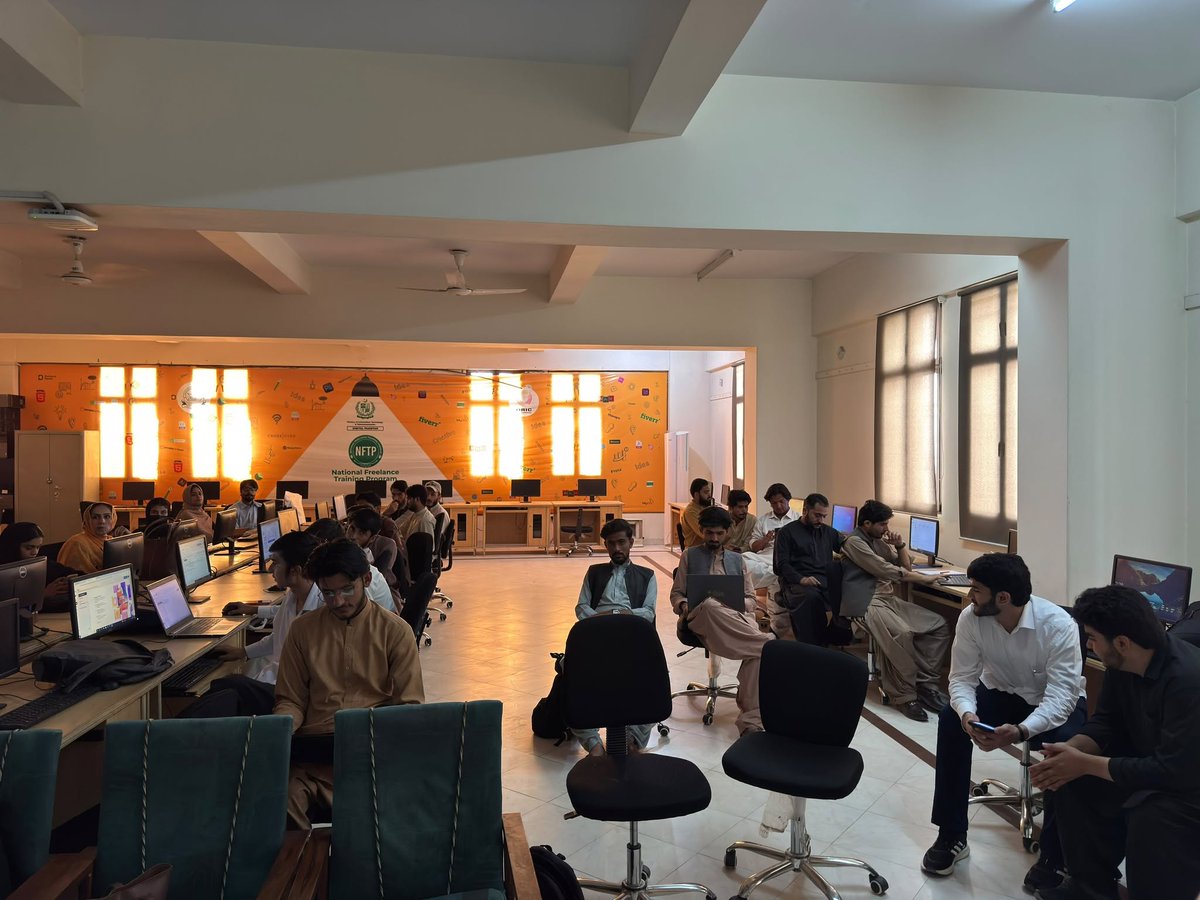 Digibizz_GOB's tweet photo. Classes have officially started at  UOB Center.

Students are gaining valuable digital skills, expanding their knowledge, and taking their first steps toward becoming successful freelancers. 
Empowering students for a brighter digital future!

#DigibizzClasses #Empoweringyouth https://t.co/gv4W9HSn3T