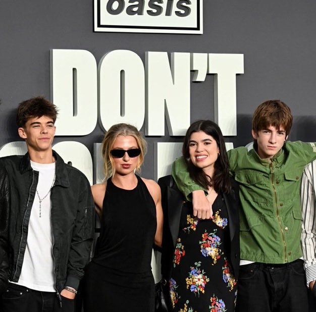Indie5051's tweet photo. Anaís Gallagher, hija de Noel Gallagher https://t.co/YEag7XO3O1