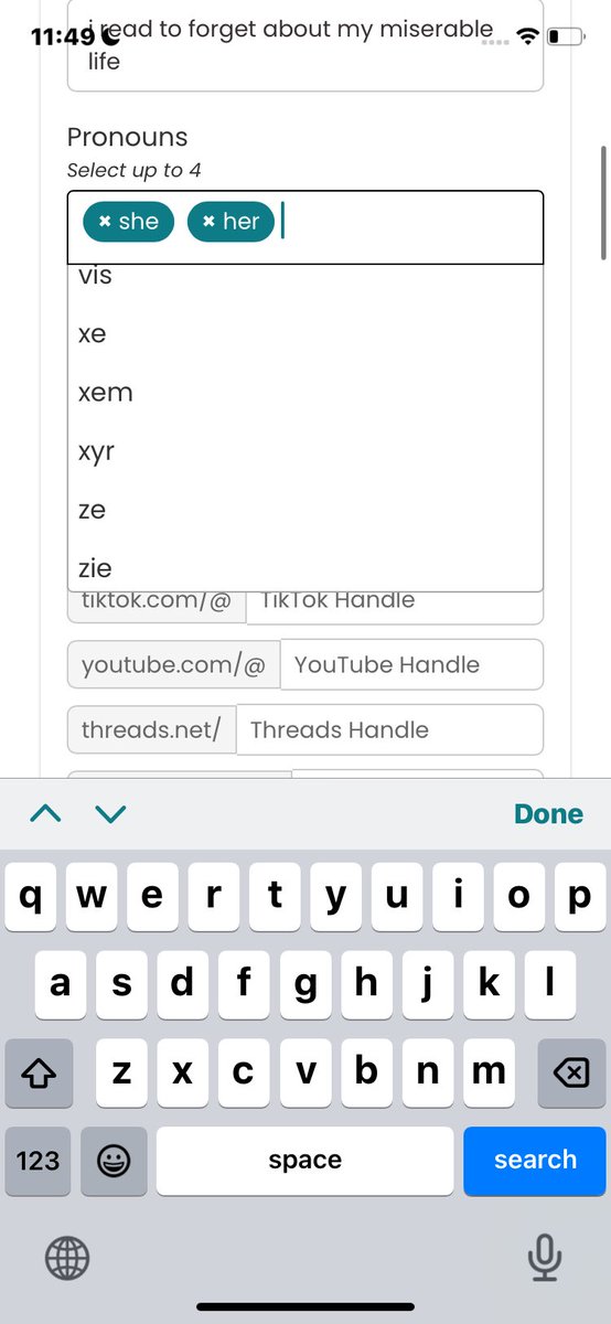bsbscatt's tweet photo. Nah are we deadass who uses these pronouns I thought it was a joke😭😭 https://t.co/FfwReFDZOI