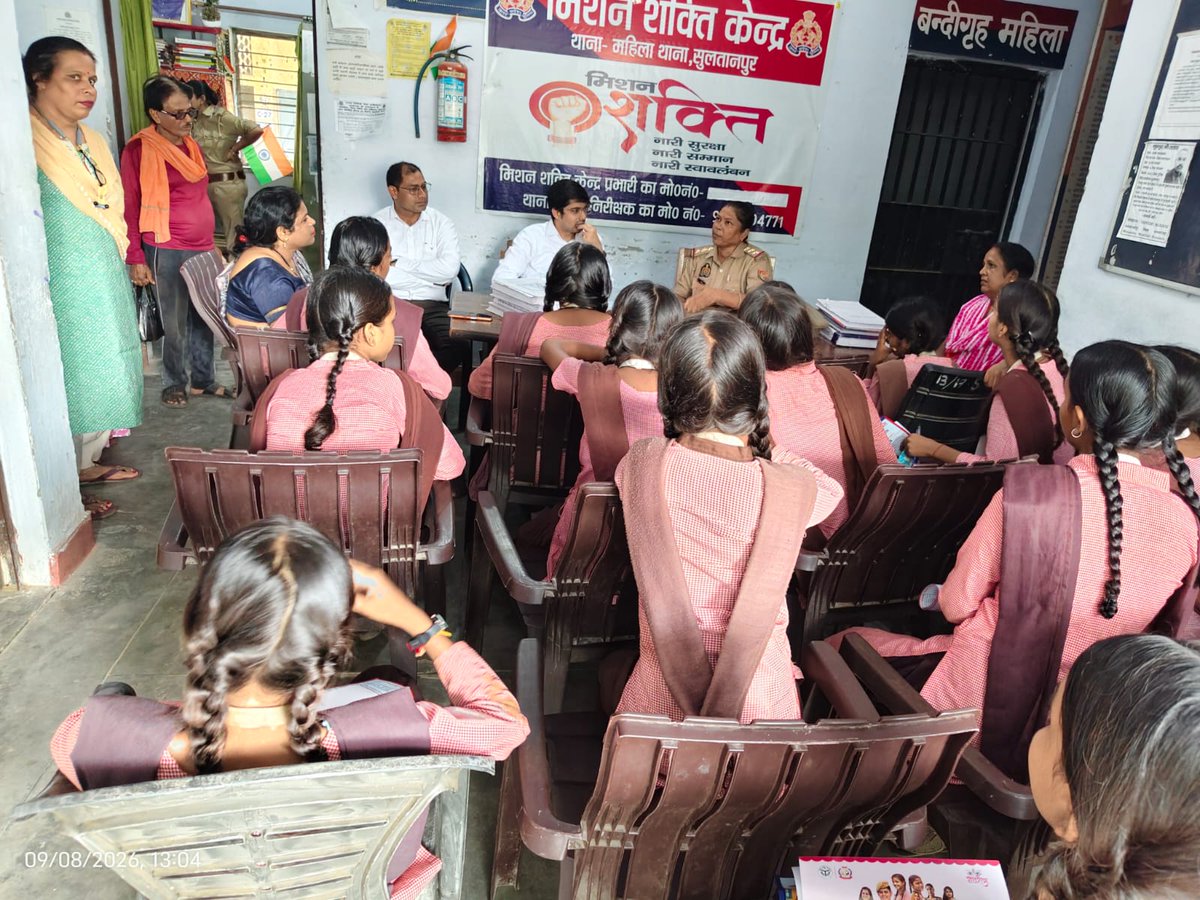 SultanpurBSA's tweet photo. “नारी सुरक्षा, नारी सम्मान और नारी स्वावलंबन—सशक्त नारी, सशक्त समाज की पहचान।” 🌸✨
मिशन शक्ति केन्द्र, महिला थाना, सुलतानपुर के माध्यम से महिलाओं एवं बालिकाओं को उनके अधिकारों, सुरक्षा उपायों, सहायता सेवाओं एवं स्वावलंबन के प्रति  जिला बेसिक शिक्षा अधिकारी की उपस्थिति में  जागरूक किया जा रहा है।
मिशन शक्ति का उद्देश्य प्रत्येक महिला एवं बालिका को सुरक्षित, सम्मानित, जागरूक एवं आत्मनिर्भर बनाना है। 💪🌺
#MissionShakti #मिशनशक्ति #नारीसुरक्षा #नारीसम्मान #नारीस��वावलंबन #महिलासशक्तिकरण #सुलतानपुर