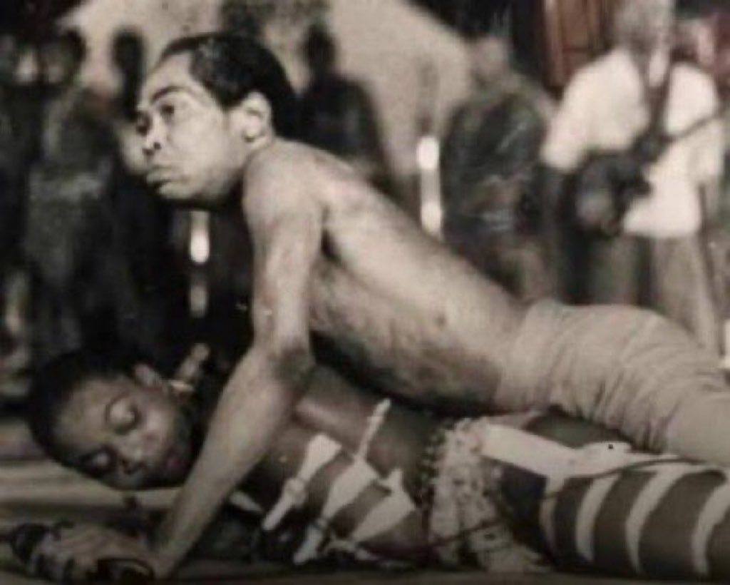 Thewrldbaby's tweet photo. Fela and his dancer (1991) https://t.co/f9HN8maXwH