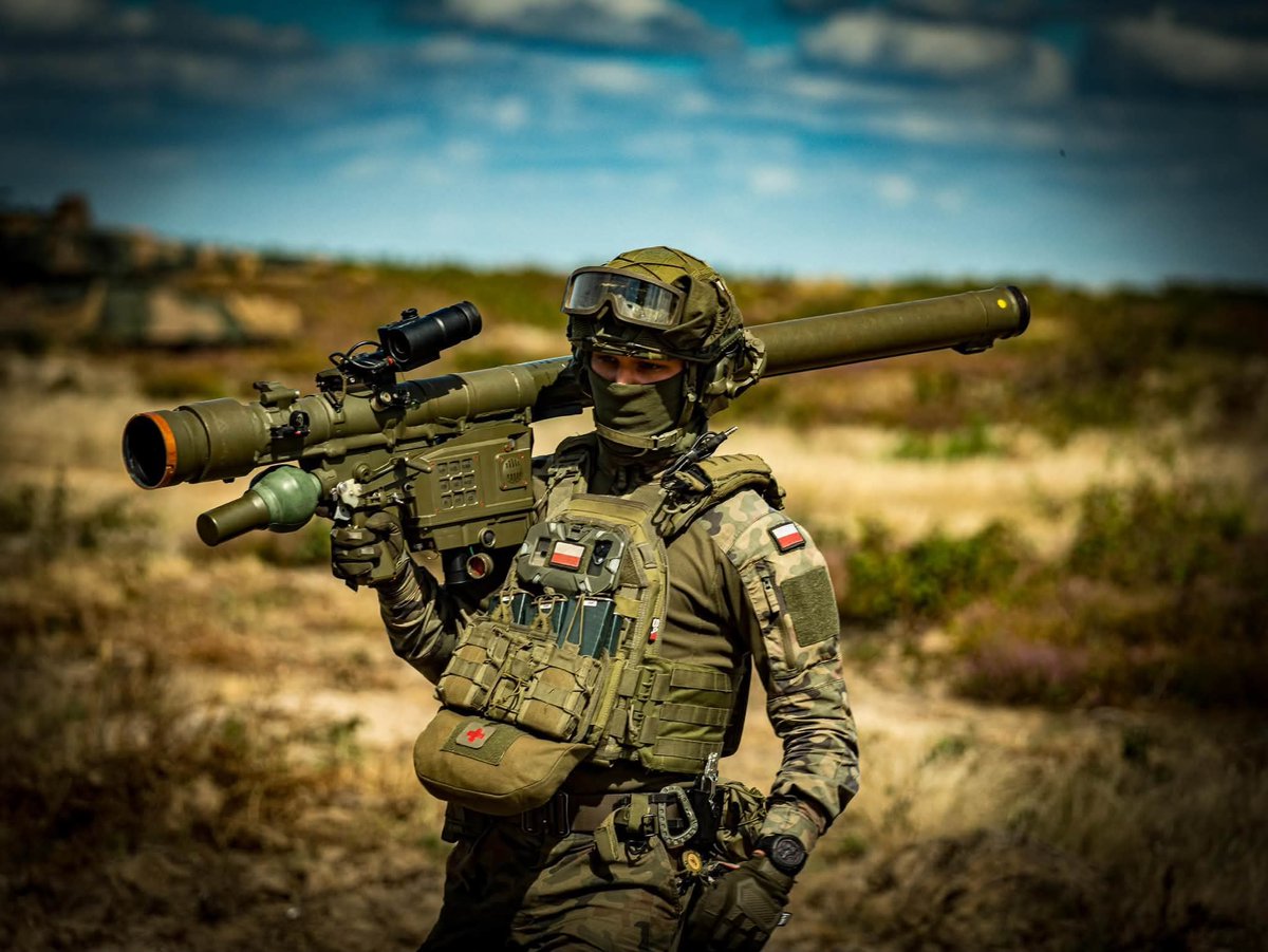 21_bsp's tweet photo. K9, rosomaki z ZSSW-30, poprady i wiele więcej - nowoczesny sprzęt z #21BSP wraz ze świetnie wyszkolonymi załogami pokazał pełnię możliwości! 👊
To wszystko w ramach współdziałania różnych rodzajów wojsk podczas XXVII Wystawy SZ RP, XXXIV #MSPO2026 w Nowej Dębie. https://t.co/DFZUxjnGCS