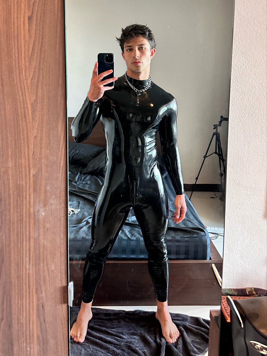 JaydenTravels's tweet photo. Shiny boyyy ✨💦 https://t.co/BmaQE3e6ms