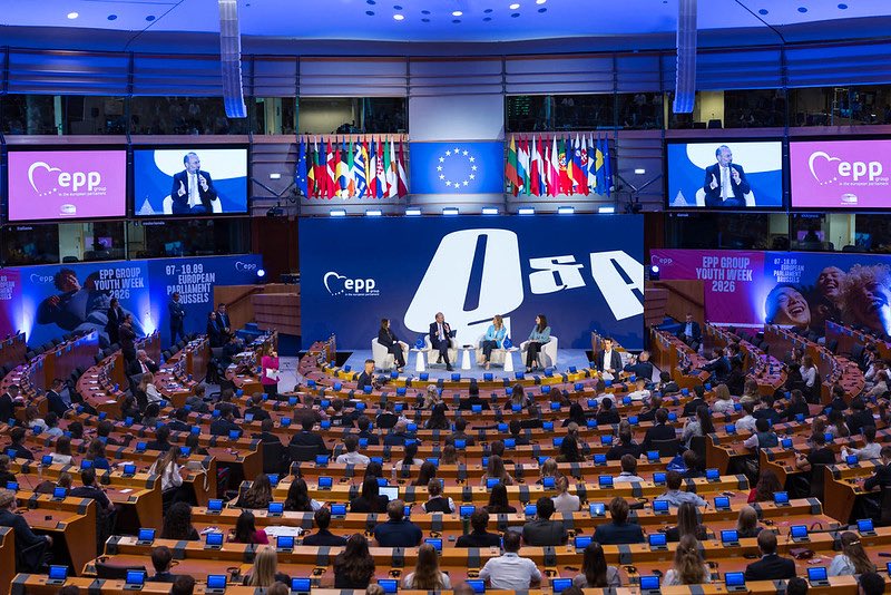 EPPGroup's tweet photo. EPP Group Youth Week 2026 has begun! 💙🇪🇺
 
This week we 'Dream Big and Dream European' together with over 500 young people! 
 
Visions. Engagement. Action.
 
Follow us for more!
 
#DreamBigDreamEuropean 

@EP_President @ManfredWeber @Sophia_Kircher @EvaMaydell https://t.co/gCrpA5I3lu