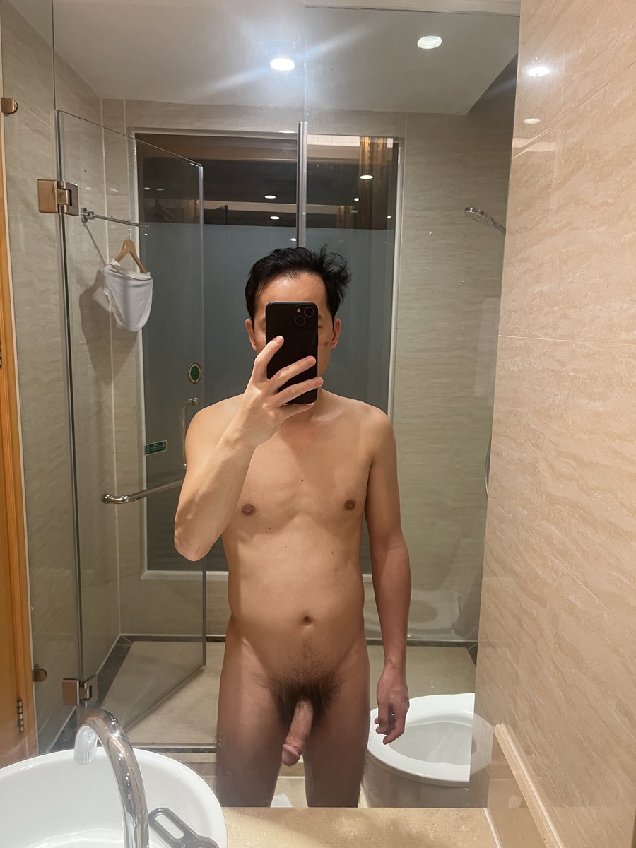 wlsexy01's tweet photo. 洗好等她到来，酒店还比较放��些 https://t.co/wirjJPjGD0