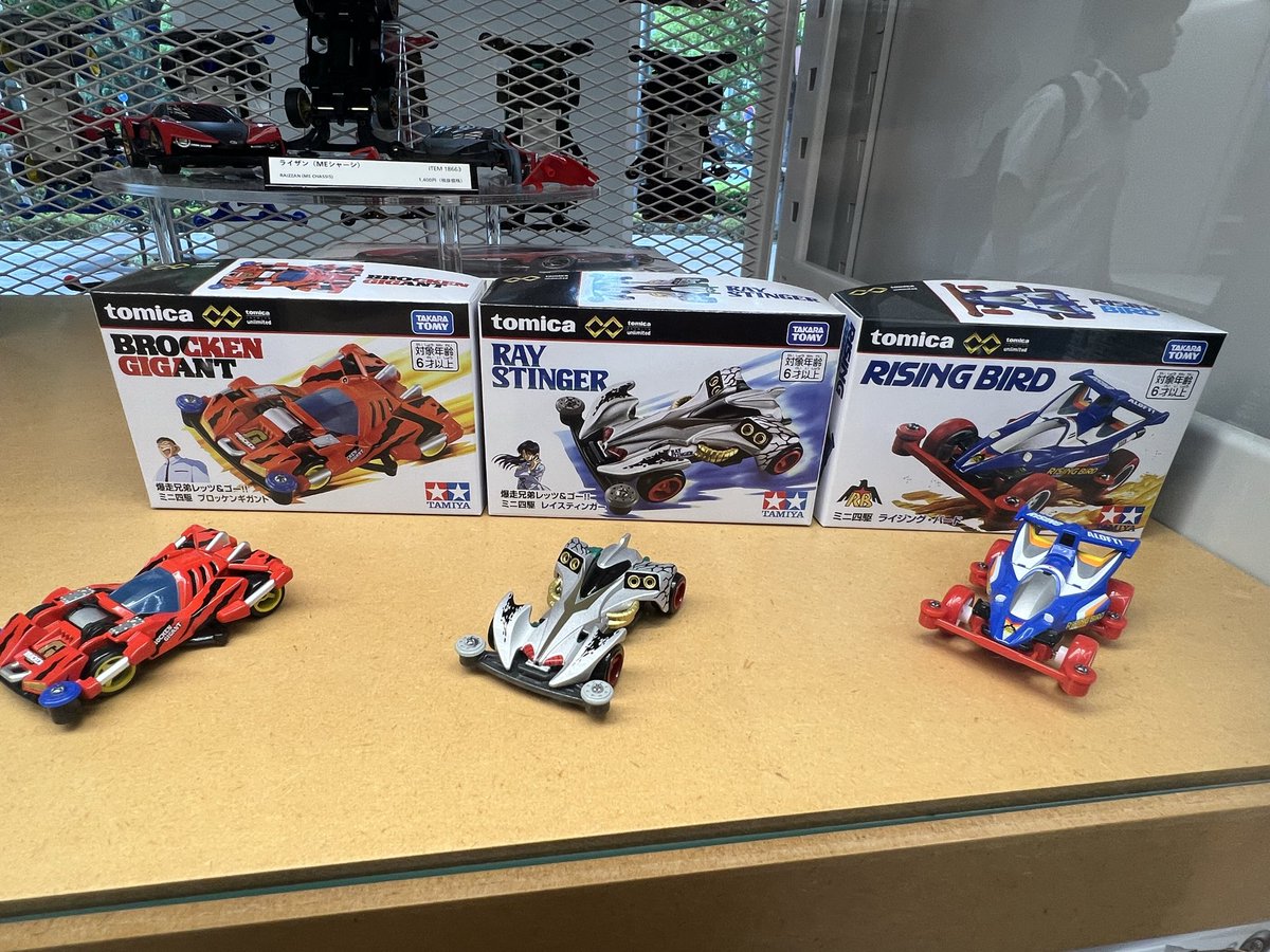 qariwo's tweet photo. ちなみに幼少期の弟に４回カウルを���チ折られたレイスティンガーのトミカモデルを買い直した（当時４回レイスティンガーを買い直した）

あとは兄貴の誕プレ（弟の分はない）

ロボット工作もいずれやってみたい https://t.co/BBCxess81R