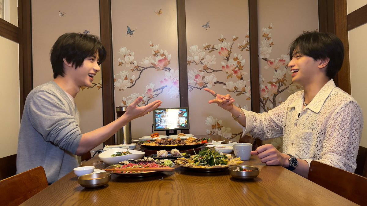 KENTO_Team_N's tweet photo. 【中島健人 Official YouTube】

YouTube更新🌟

同じ誕生日のボムギュと韓国で遊んだ
https://t.co/UawbhU4d1L

#BEOMGYU 
#TOMORROW_X_TOGETHER
#TXT
#中島健人 
@TXT_bighit https://t.co/S5l3laWaVT