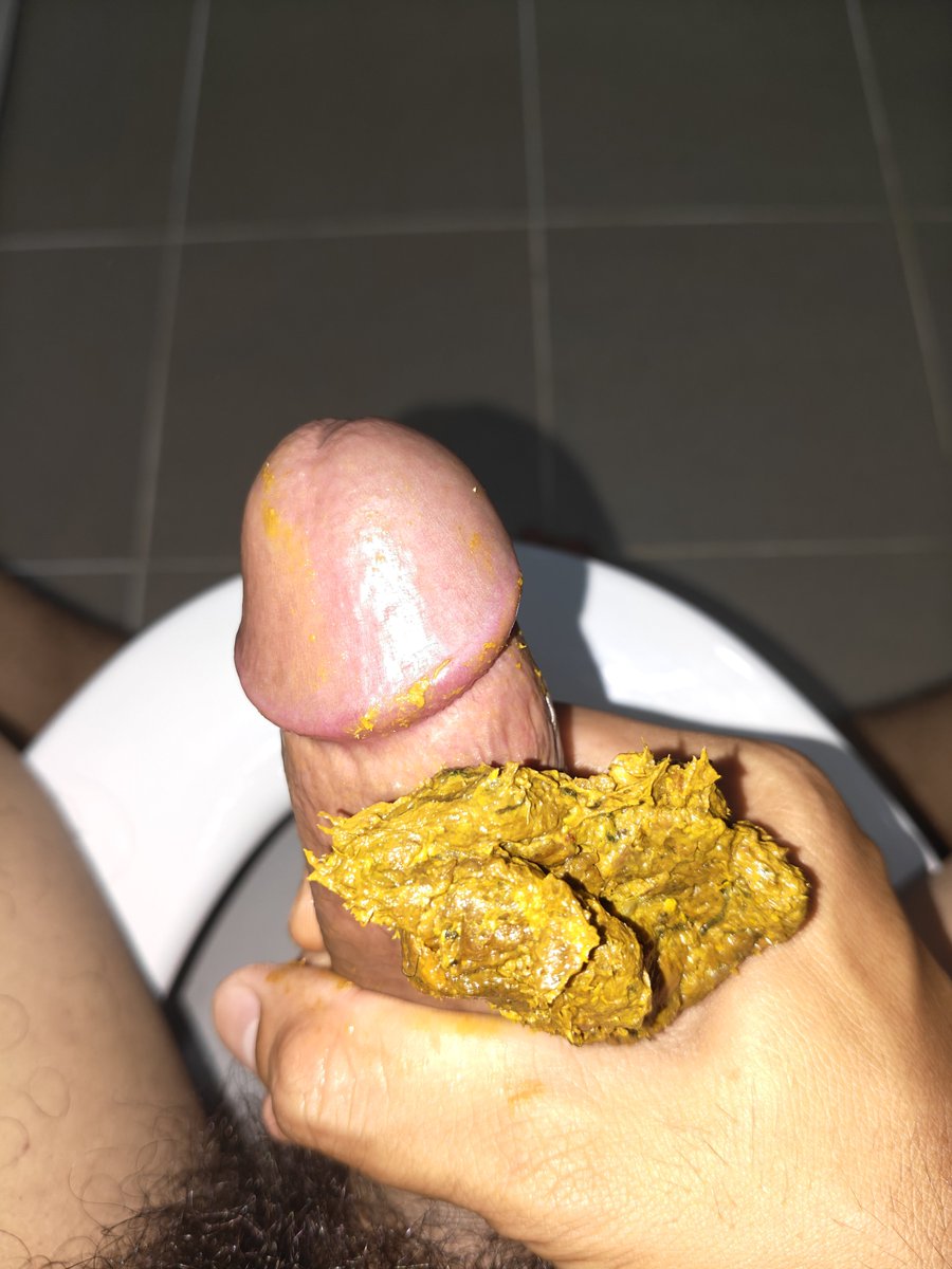 Ericblacklll19's tweet photo. กลิ่นดีมากก สีสวย หนืดกำลังดีเสียวควยมากก  #scat #pooping #ทาสส้วม https://t.co/9mVzpS8lLk