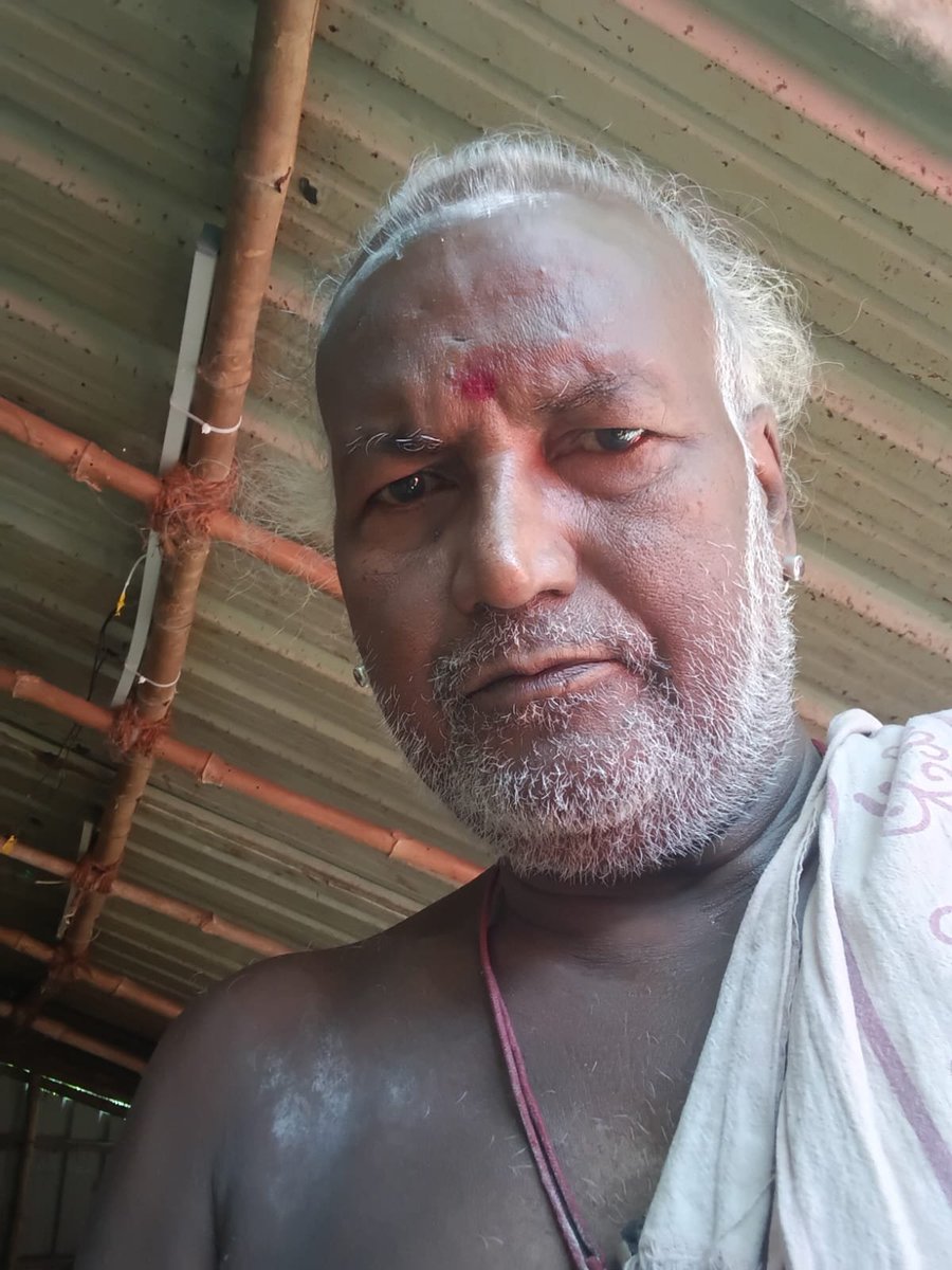 Sastha93883062's tweet photo. ஆஸ்திகர்கள் மற்றும் சனாதனிகளுக்கு ஒரு அன்பான வேண்டுகோள்.

சேதினிபுரம் சிவன் கோவில் அர்ச்சகர் – ஸ்ரீ ஜெயராமன் கணபதி ஐயர் (67) அவர்களுக்கு தற்போது நிதியுதவி மிகவும் தேவைப்படுகிறது.

ஸ்ரீ ஜெயராமன் கணபதி ஐயர் அவர்கள் பல ஆண்டுகளாக மிகுந்த பக்தியுடனும் அர்ப்பணிப்பு உணர்வுடனும் சிவபெருமானுக்கு கோவில் கைங்கர்யம் செய்து வருகிறார்.

அவருக்கு குழந்தைகள் இல்லை;

 நிலையான வருமானமும் இல்லை.

அவருடைய மனைவி திருமதி காமாட்சி (63) அவர்கள் உடல்நலக்குறைவால் பாதிக்கப்பட்டு, கவனிப்பும் மருத்துவச் செலவுகளும் தேவைப்படும் நிலையில் உள்ளார்.

மேலும், அவர்களிடம் ஒரு பசுவும் உள்ளது.

 அந்தப் பசுவை அன்புடன் பராமரித்து வருவதுடன், அதற்கான தீனி மற்றும் பராமரிப்புச் செலவுகளையும் அவர் ஏற்றுக்கொள்ள வேண்டியுள்ளது. 

இதுவும் அவருடைய பொருளாதாரச் சுமையை மேலும் அதிகரித்துள்ளது.

நிலையான வருமானம் இல்லாத நிலையில், குடும்பச் செலவுகள் மற்றும் மருத்துவச் செலவுகள் அதிகரித்து வருவதால், இக்குடும்பம் தற்போது மிகவும் சிரமமான பொருளாதார சூழ்நிலையில் உள்ளது.

எனவே, ஆஸ்திகர்களும் சனாதனிகளும் தங்களால் இயன்ற அளவு நிதியுதவி செய்து, இந்த குடும்பத்திற்கு ஆதரவளிக்குமாறு பணிவுடன் கேட்டுக்கொள்கிறேன்.

இந்த குருக்களுக்கு தயவுசெய்து ஆதரவளிக்குமாறு அன்புடன் கேட்டுக்கொள்கிறேன்.

🙏 நமஸ்காரம்.

வங்கி விவரங்கள்
பெயர்: ஜெயராமன் கணபதி ஐயர்
வங்கி: இந்தியன் வங்கி
கிளை: சேங்கலிபுரம் கிளை, திருவாரூர்
கணக்கு எண்: 6940649962
IFSC: IDIB000S104
GPay: 9659232244

🙏 ஓம் நமஃ சிவாய 🙏