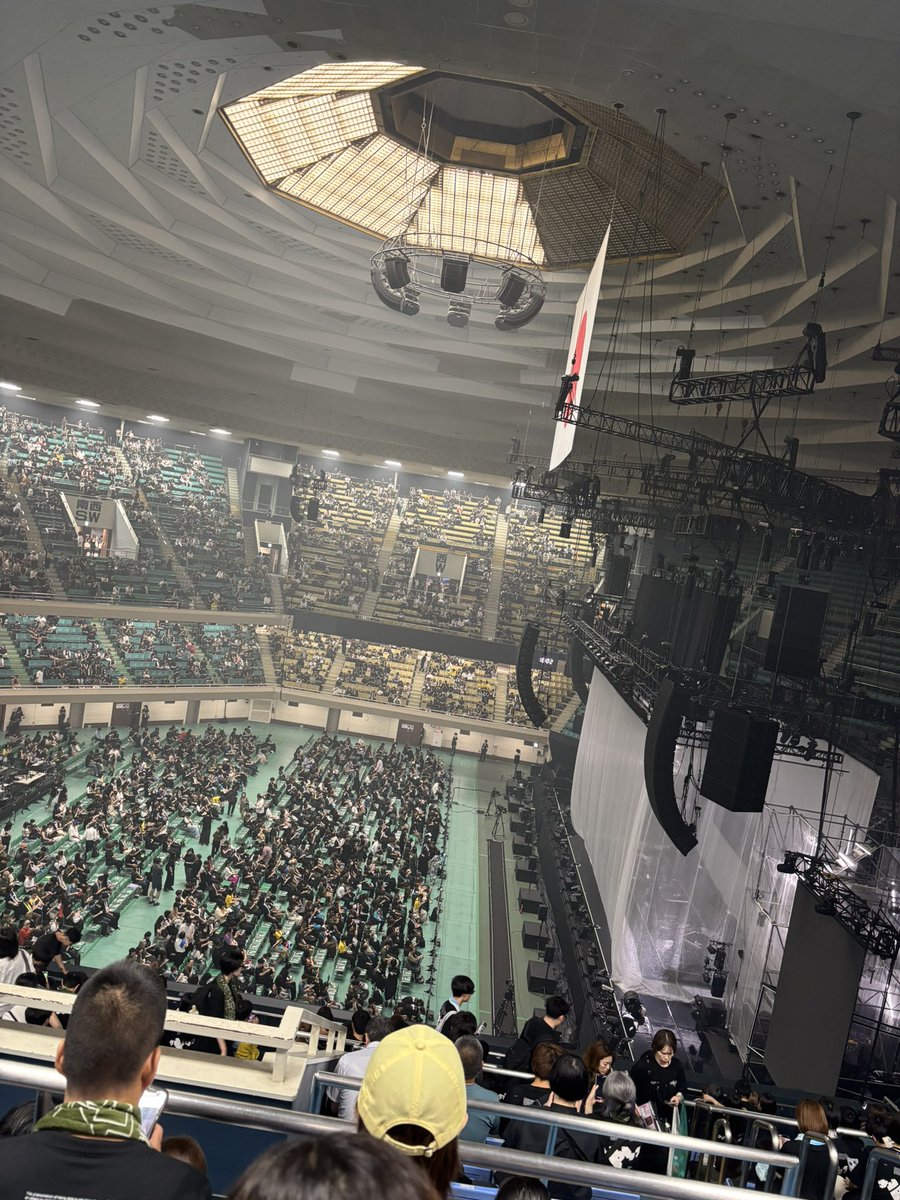 ryoko29ss6's tweet photo. 真横も真横すぎんか https://t.co/gnTxQxKGO4
