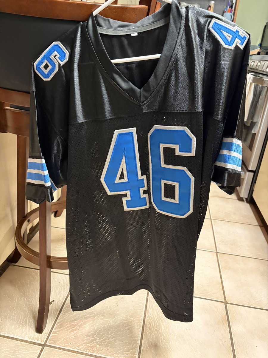 Diggydirt70's tweet photo. Sweet Anniversary present from the spousal unit. Just in time for Sunday. Love you and thank you baby! @jennrc912 My filmer and producer, and everything else!
#OnePride #LionsFam #CrazyFlagGuy https://t.co/QGZyx3W3aj